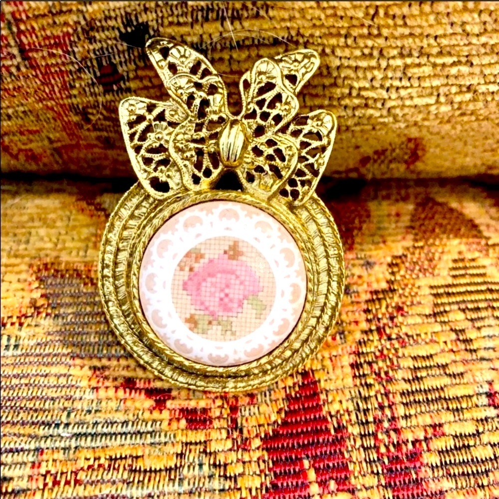 VINTAGE PIN